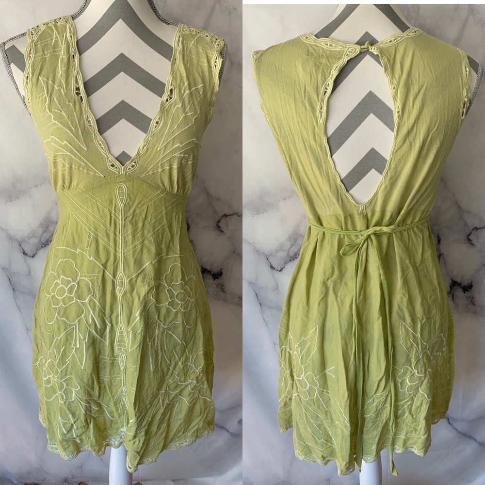 Free people yellow vNeck dress Sz M embroidered